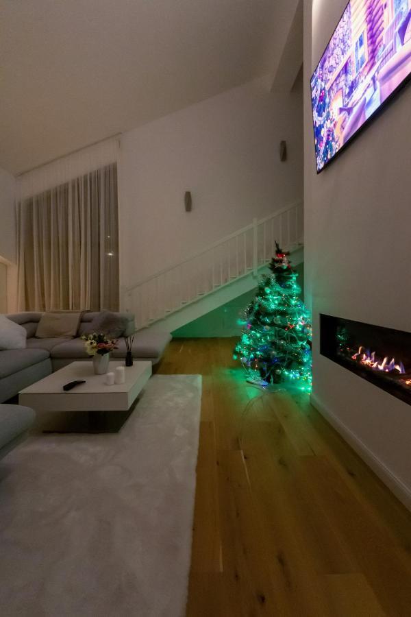 The Rock Apartment Sinaia Luaran gambar