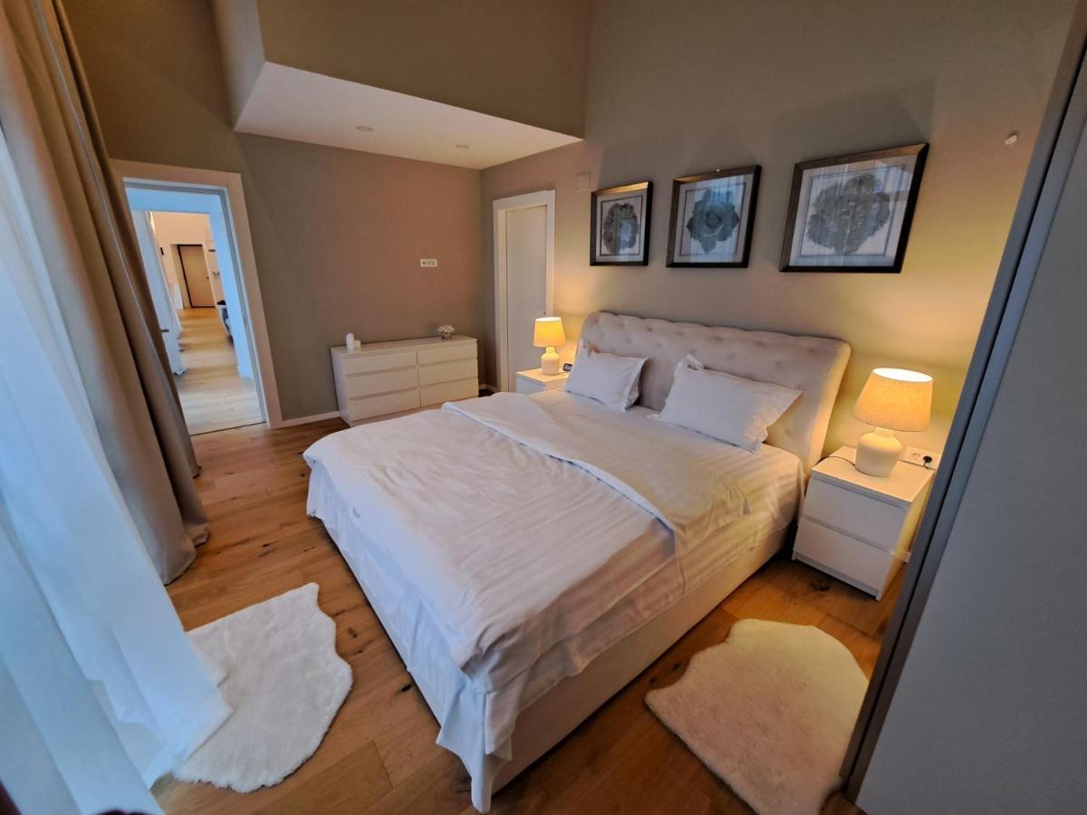 The Rock Apartment Sinaia Luaran gambar