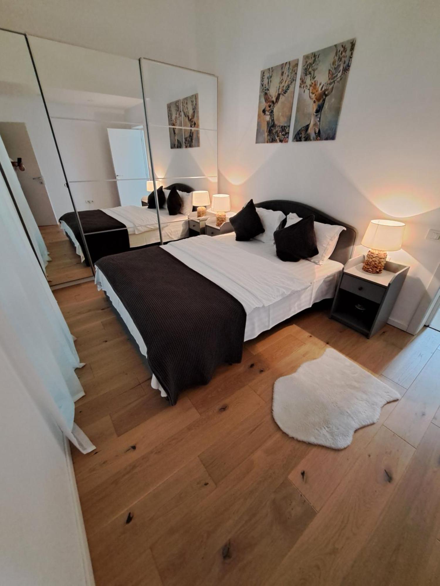 The Rock Apartment Sinaia Luaran gambar
